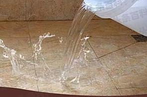 如皋漏水维修 免砸砖防水材料该如何施工